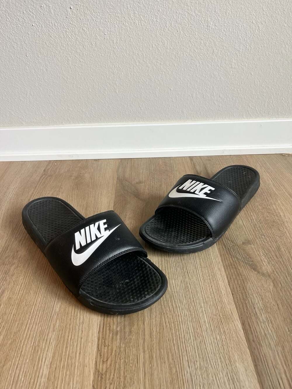 Nike Benassi JDI Slides, Men’s 13, Black & White, Athletic Comfort Sandals